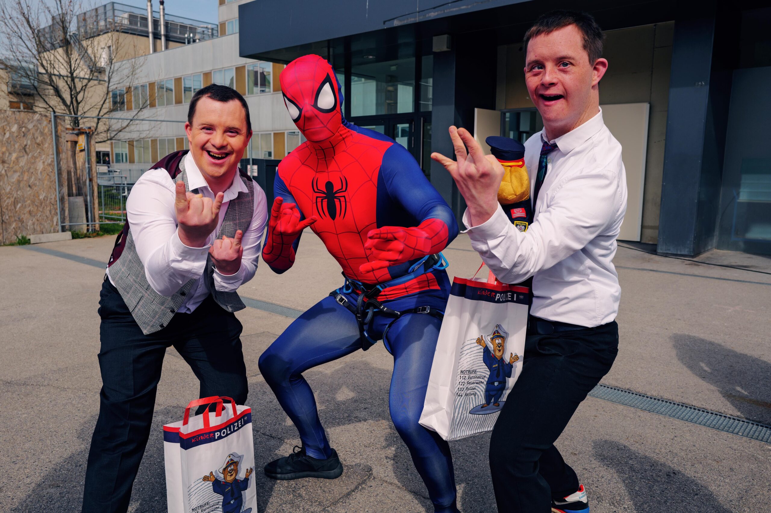 Welt-Down-Syndrom-Tag: Polizisten als Superhelden!