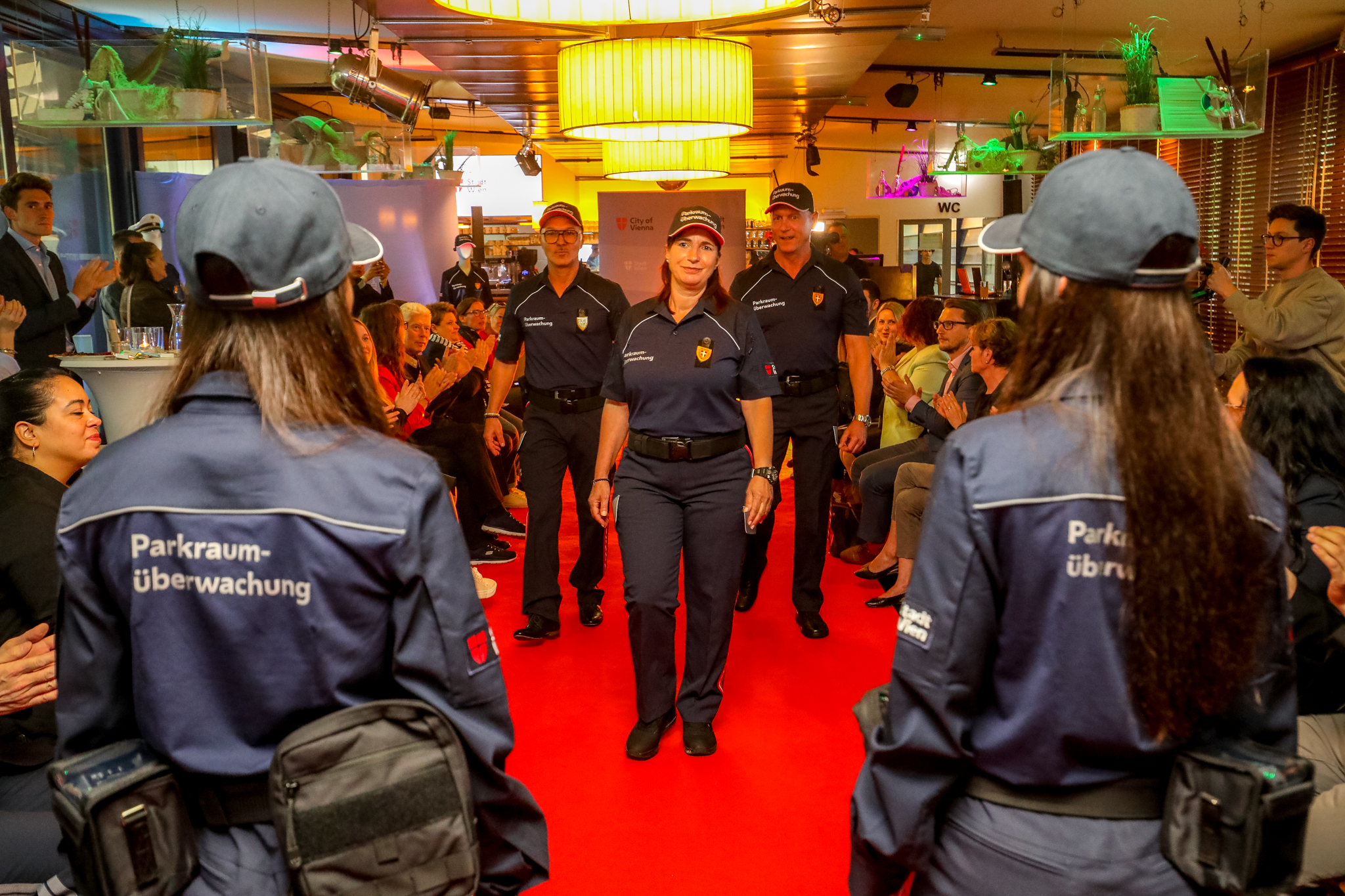 Hingucker: Neue Uniformen für die „Parkraumsheriffs“