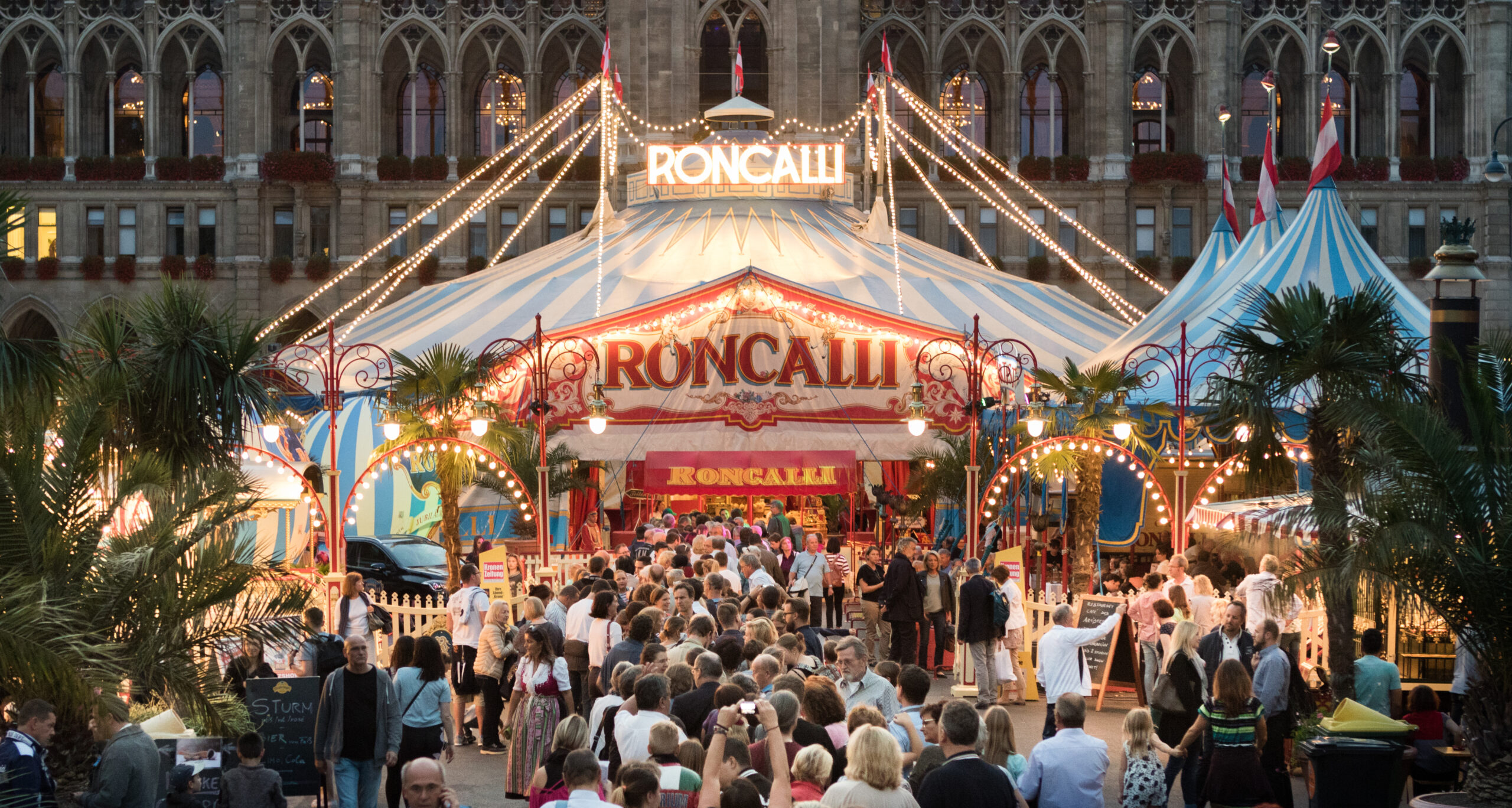 Roncalli Gastiert Mit Neuem Programm Am Rathausplatz Wiener Bezirksblatt Roncalli Gastiert Mit Neuem Programm Am Rathausplatz Wiener Bezirksblatt