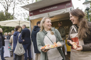 Beim Genuss-Festival im Wiener Stadtpark können am Muttertags-Wochenende traditionelle und innovative Köstlichkeiten aus ganz Österreich gekostet und gleich mit nach Hause genommen werden. © AMA GENUSS REGION/schwarz-koenig.at