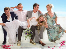 v.l.n.r.: Colin Firth, Stellan Skarsgård, Pierce Brosnan, Meryl Streep und Amanda Seyfried (liegend)