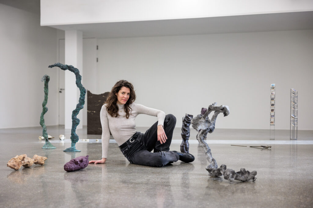Angelika Loderer in der Ausstellung „Soil Fictions"