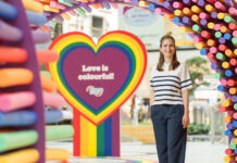 Huma Eleven Center Managerin Sabine Dreschkay vor bunter Pride Dekoration