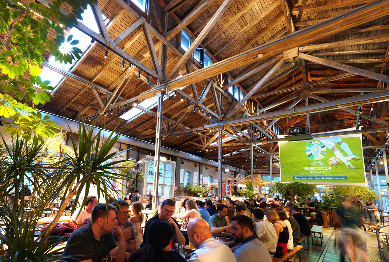 Fußball-EM: Anpfiff im Meidlinger Gleis//Garten