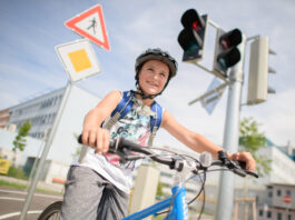 Kind auf Fahrrad im ÖAMTC-Mobilitätspark