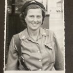 Emma Wenda als Schaffnerin der Wiener Linien 1