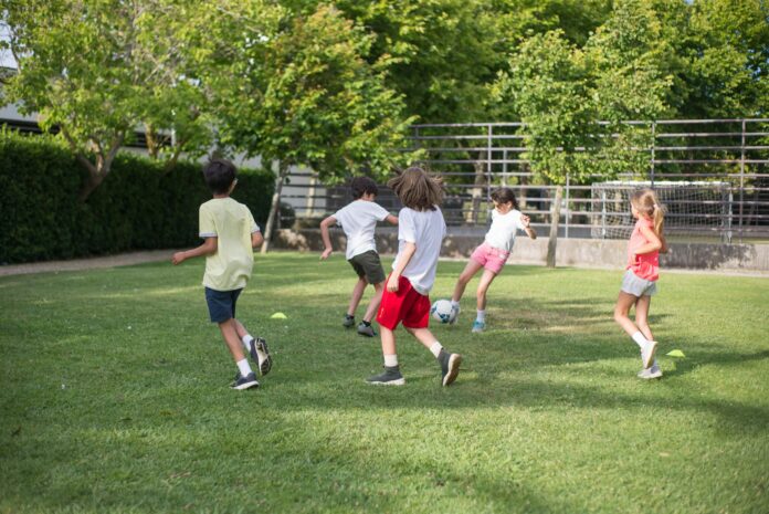 Kinder Fußballspiel