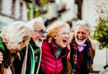 Senioren Gruppe, lachend, Herbst-Winter