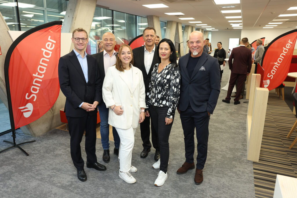 Santander opens new Simmering branch