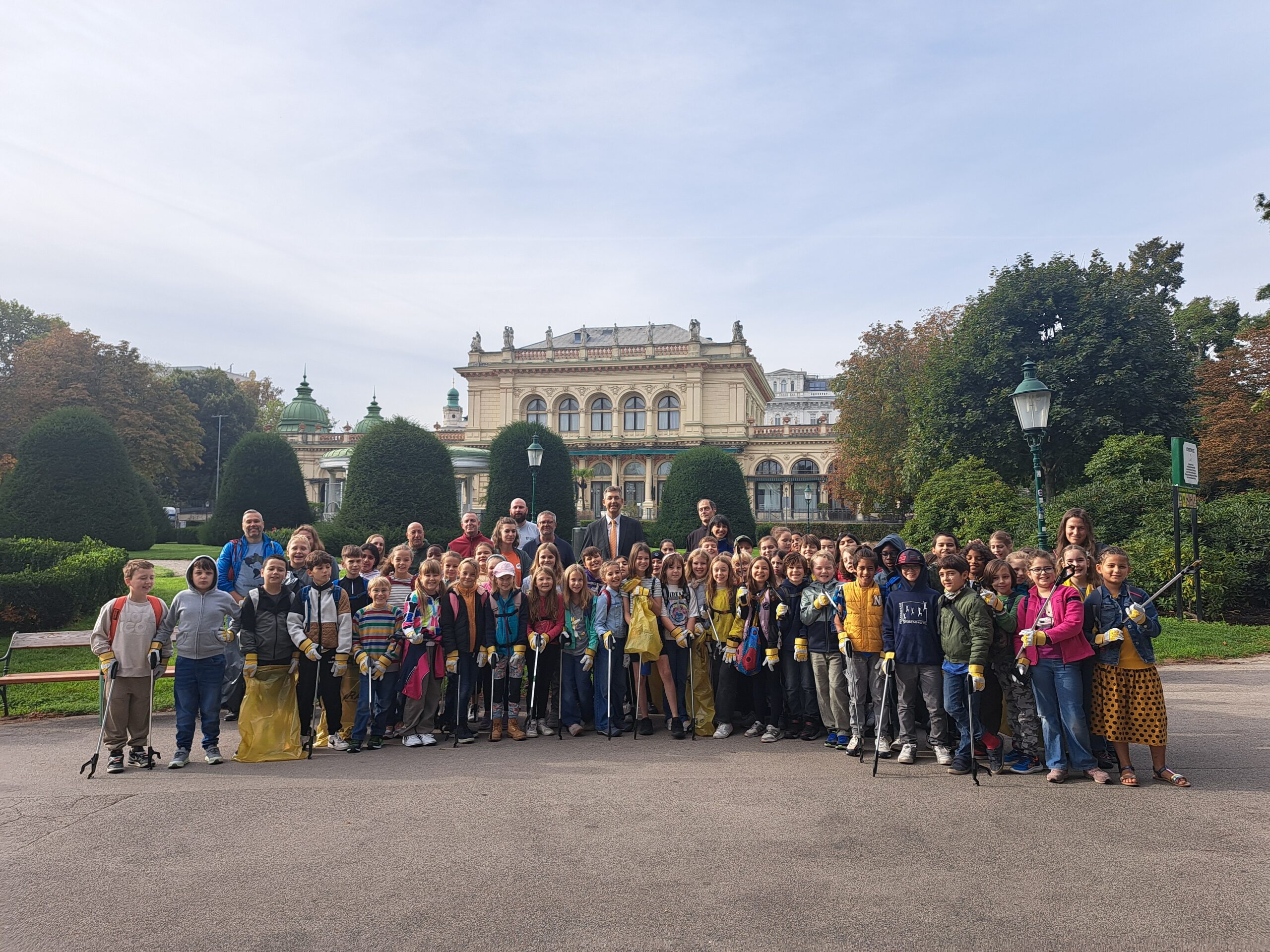 Kleine Helfer, große Wirkung: Volksschüler räumen auf!
