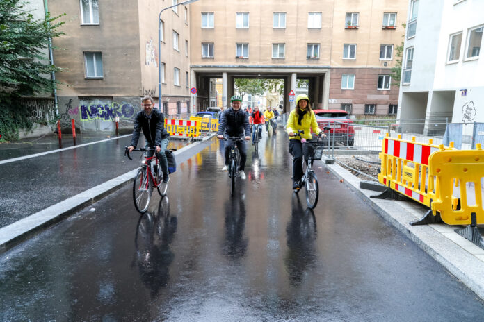 Sima/Fabisch: 1,2 km lange, klimafitte Fahrradachse durch die Josefstadt ab heute befahrbar! © Stadt Wien/Christiasn Fürthner