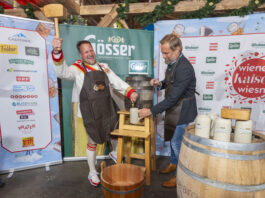 Bieranstich bei der Programmvorstellung der Wiener Kaiser Wiesn 2024