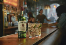 Jameson Connects verspricht nicht nur Musik-Highlights, sondern auch köstliche Drinks: wie den Klassiker Jameson Ginger & Lime. © Jameson Pernod Ricard Austria