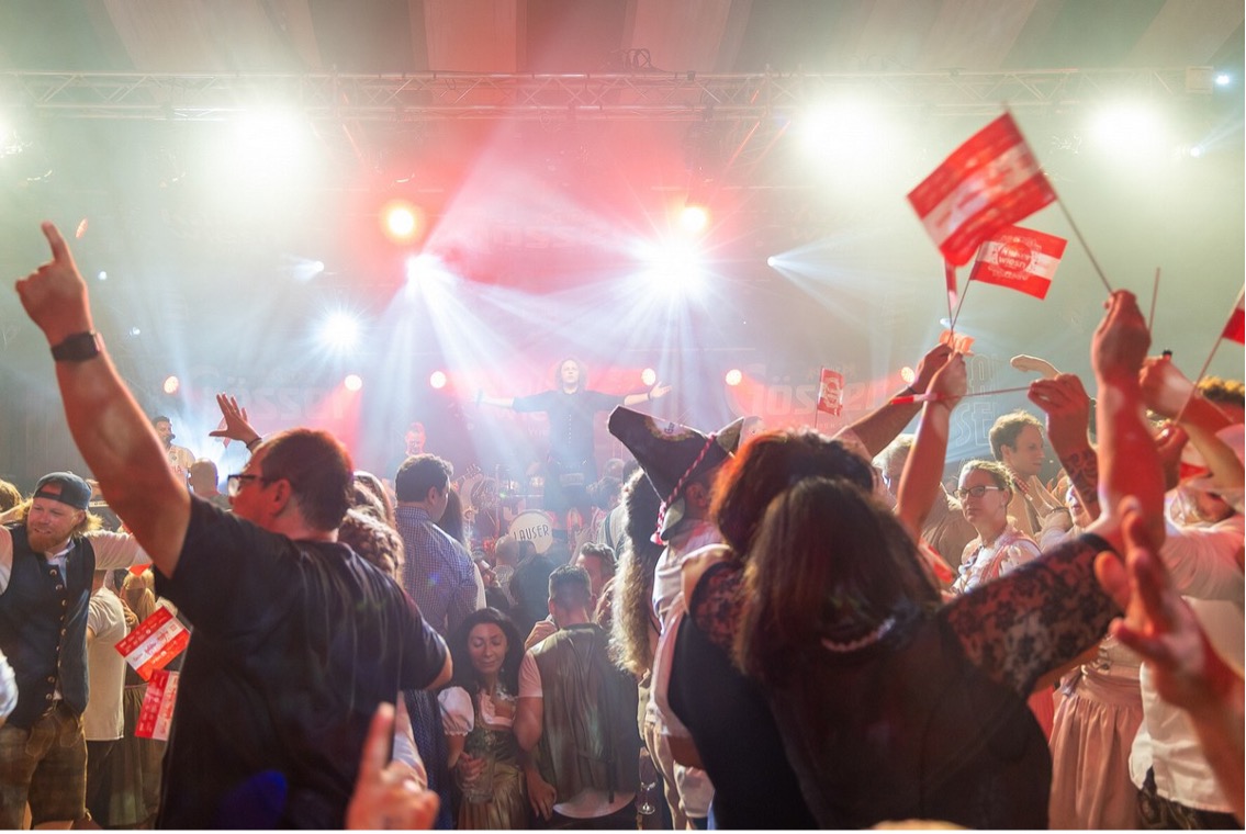 Neue Exklusiv-Plätze auf der Kaiser Wiesn: Bessere Sicht im Gösser-Zelt!