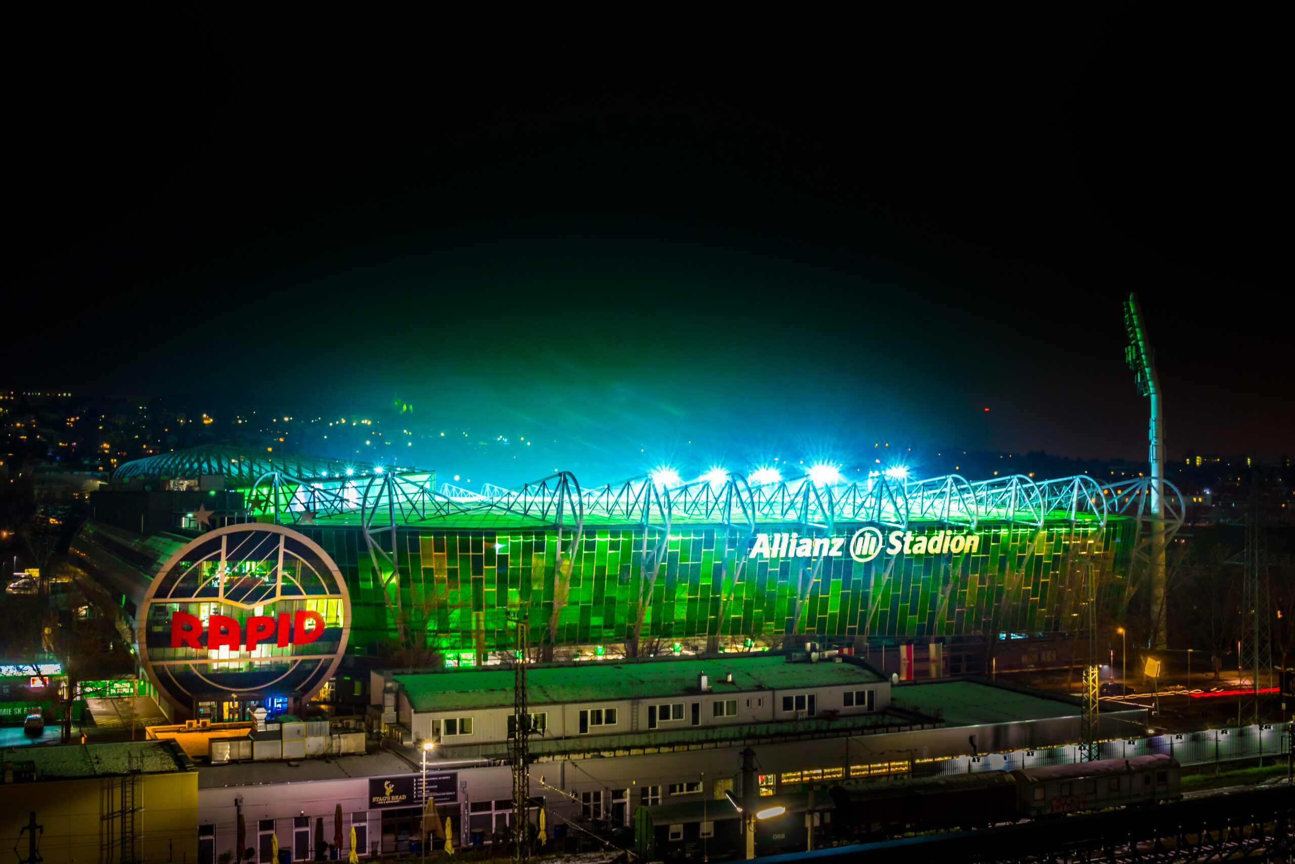Weststadion erleuchtet Hütteldorf mit LED-Licht