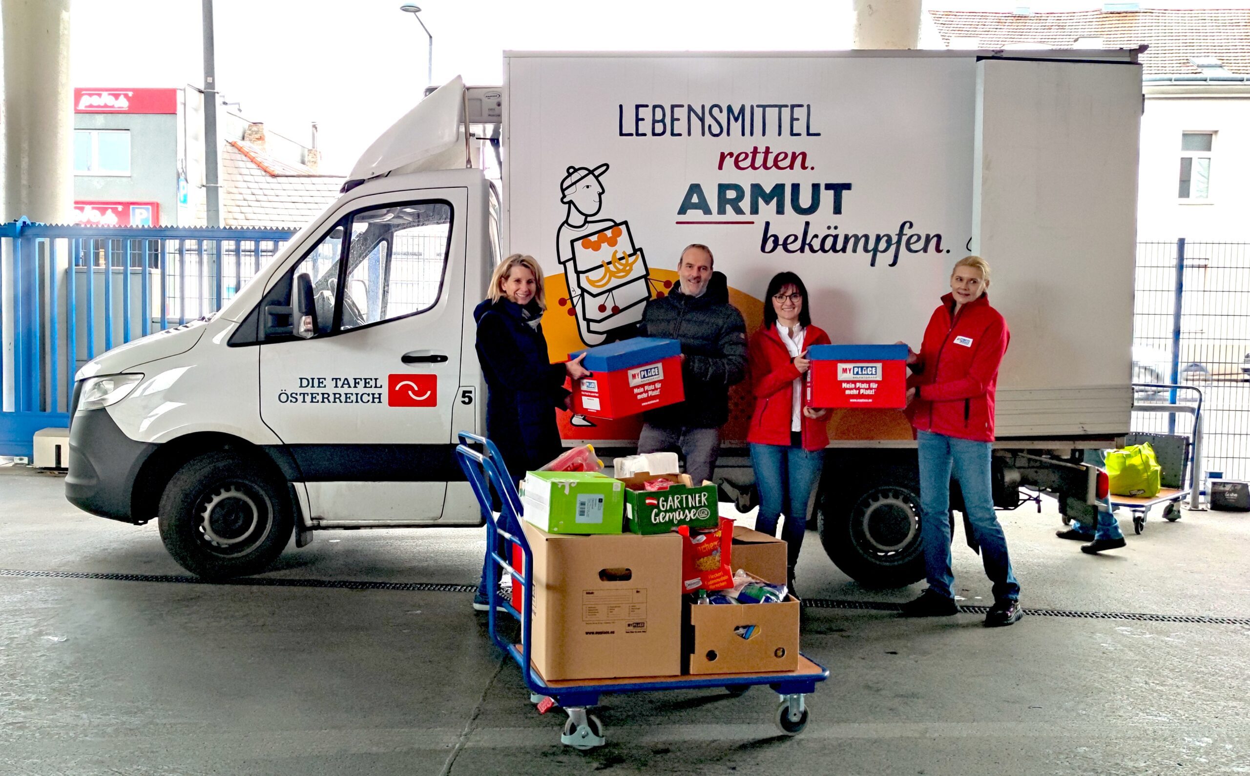 MyPlace und Tafel sammeln Spenden für Bedürftige