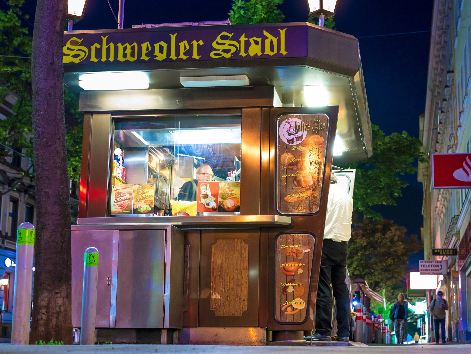 Unsere Würstelstände sind quasi heilig gesprochen
