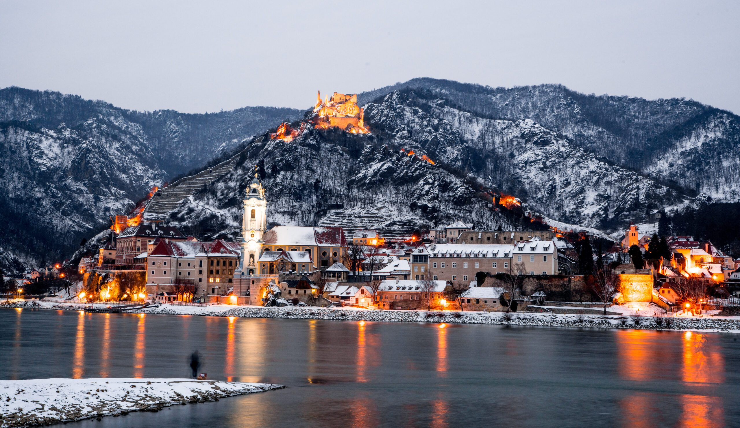 Vorfreude: Zauberhafte Weihnachten entlang der Donau
