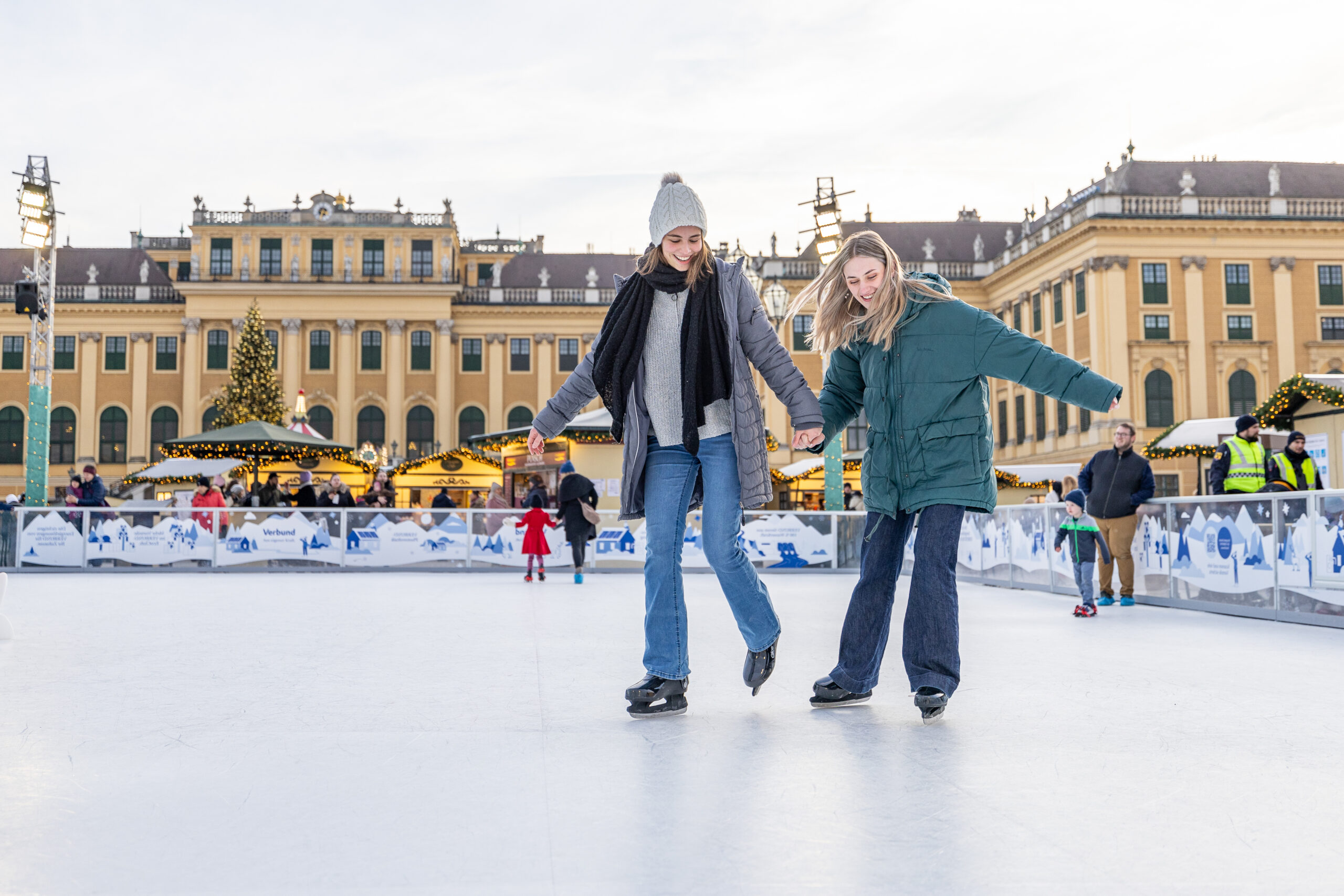 Achtung, Glatteis heißt es beim Schloss Schönbrunn