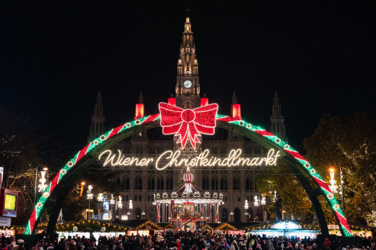 Christkindlmarkt am Rathausplatz