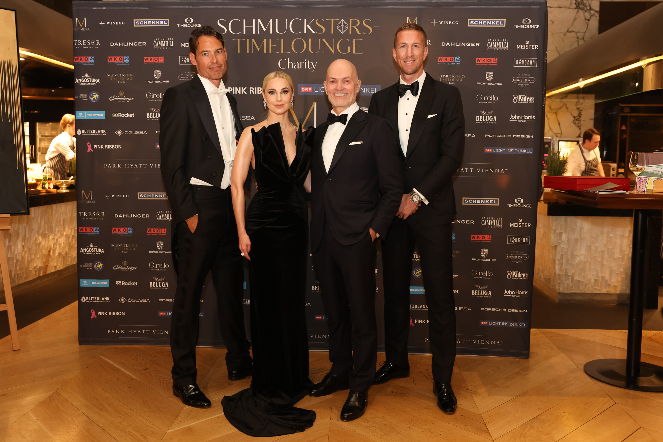 Schmuckstars: Rekord bei Spenden-Auktion im Park Hyatt