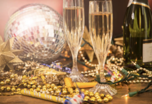 Kleeblatt und Glücksschweine: So viel geben wir zu Silvester aus