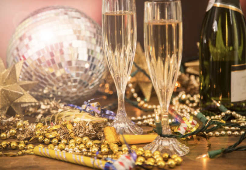 Kleeblatt und Glücksschweine: So viel geben wir zu Silvester aus