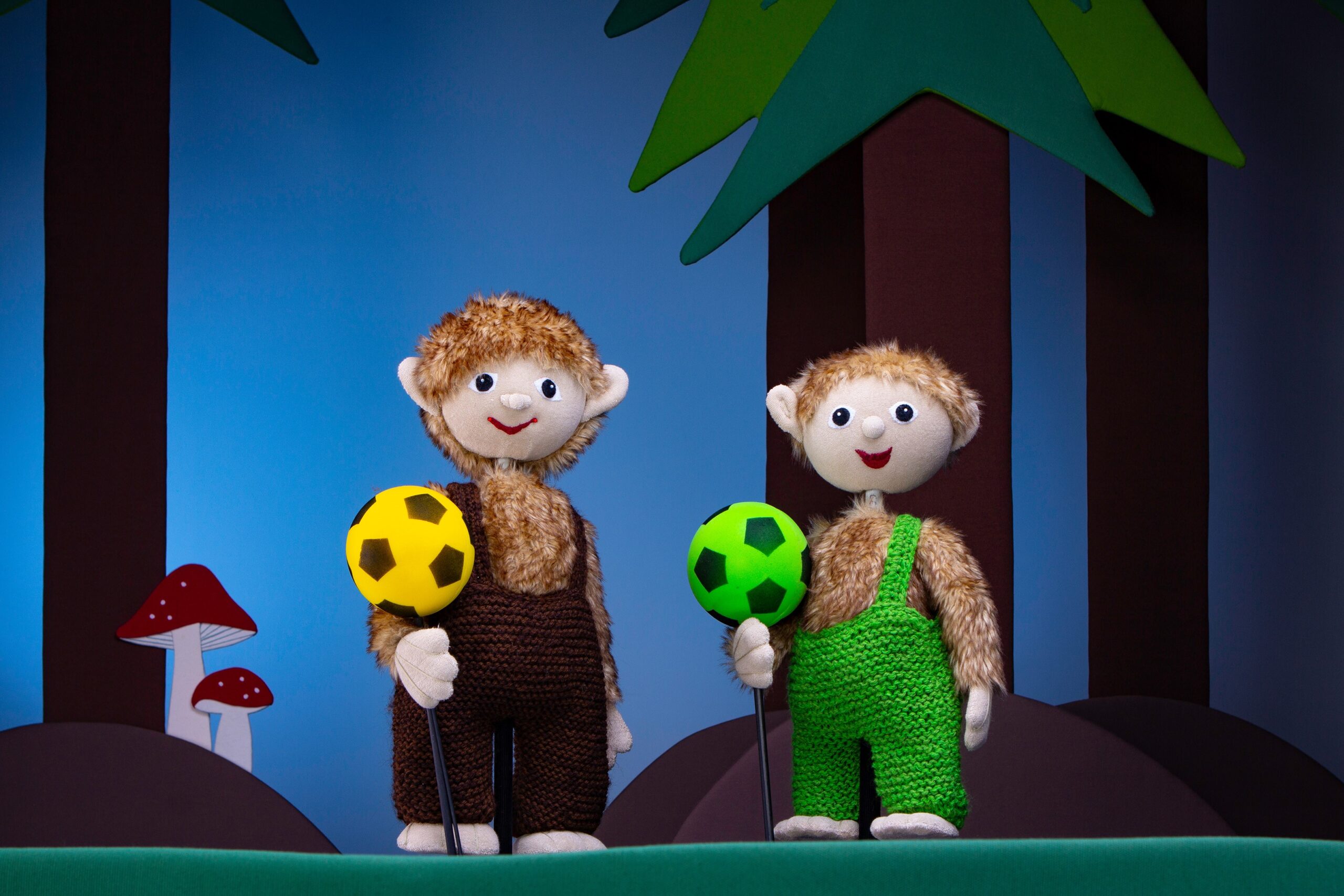 Lilarium: Pelziges Kerlchen in Lackhosen