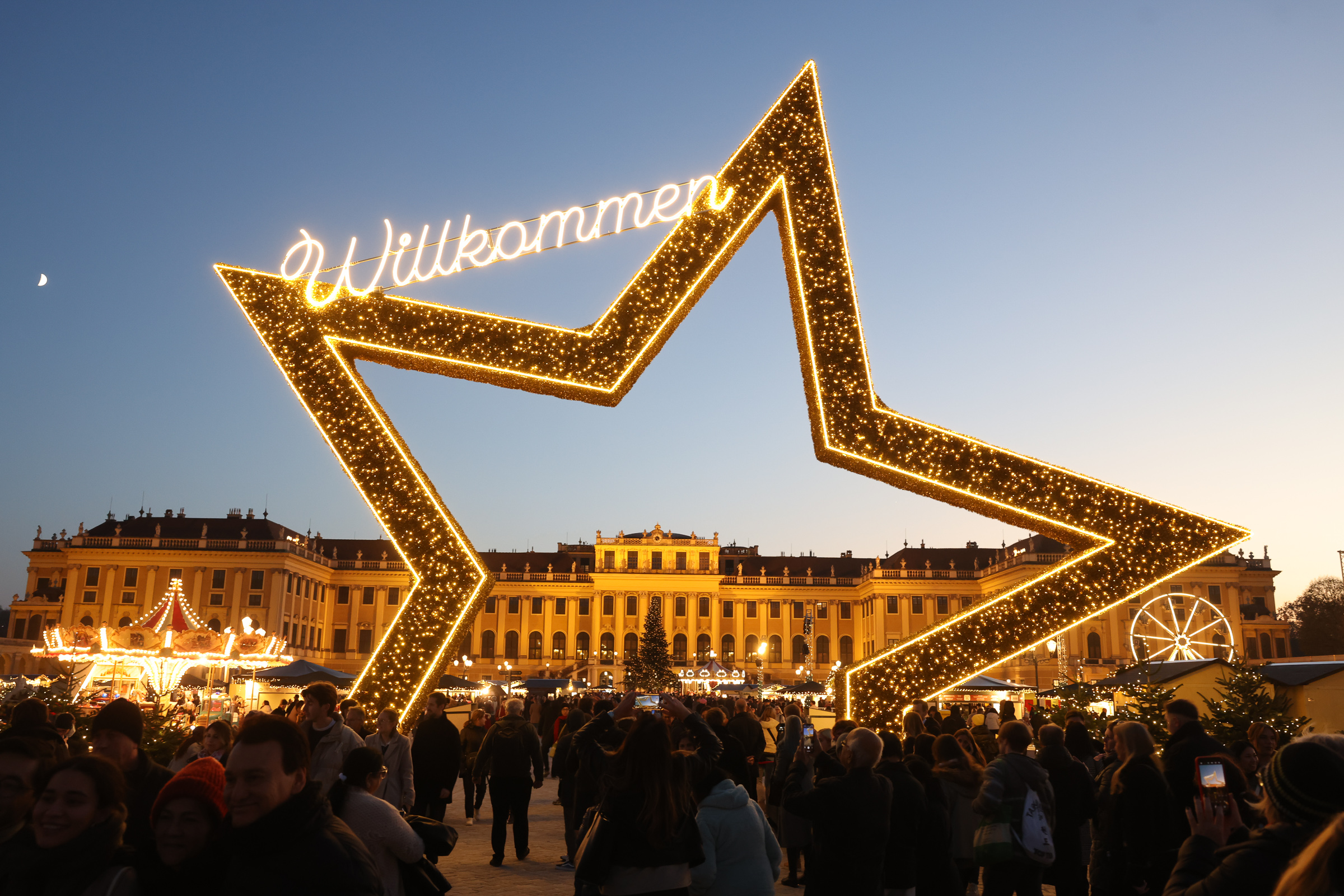 In Schönbrunn erklingt die “Stille Nacht” ganz schön laut