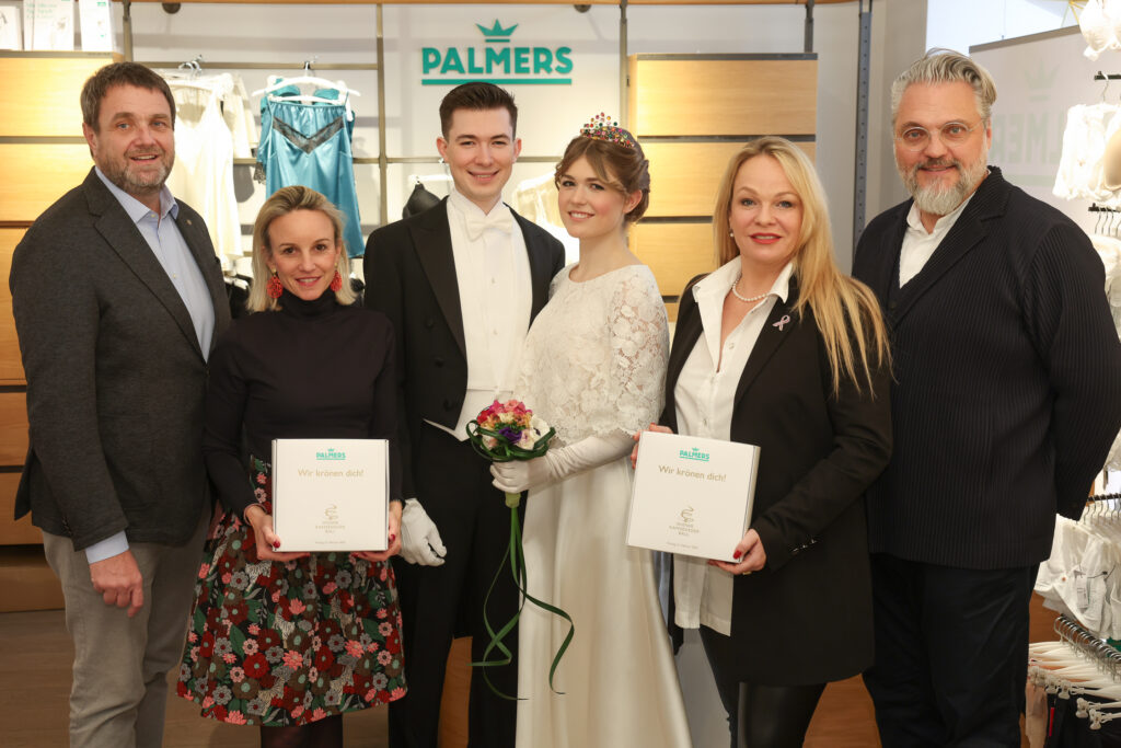KR Wolfgang Binder, MMag. Barbara Bleier-Serentschy, Debütantinnen, Christina Hummel und Christof Cremer. – ©Katharina Schiffl