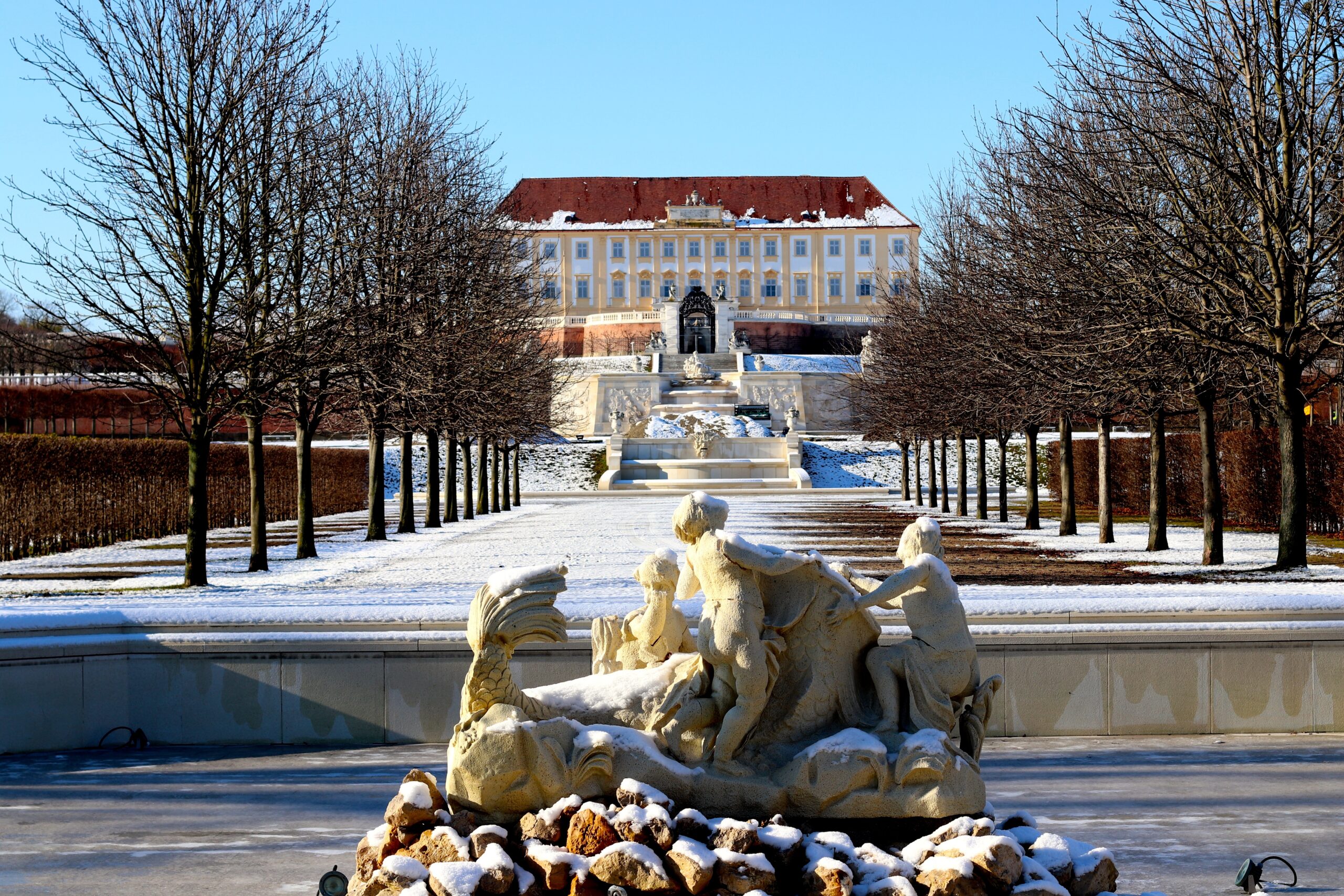 Auf Schloss Hof geht es in der kalten Zeit heiß her