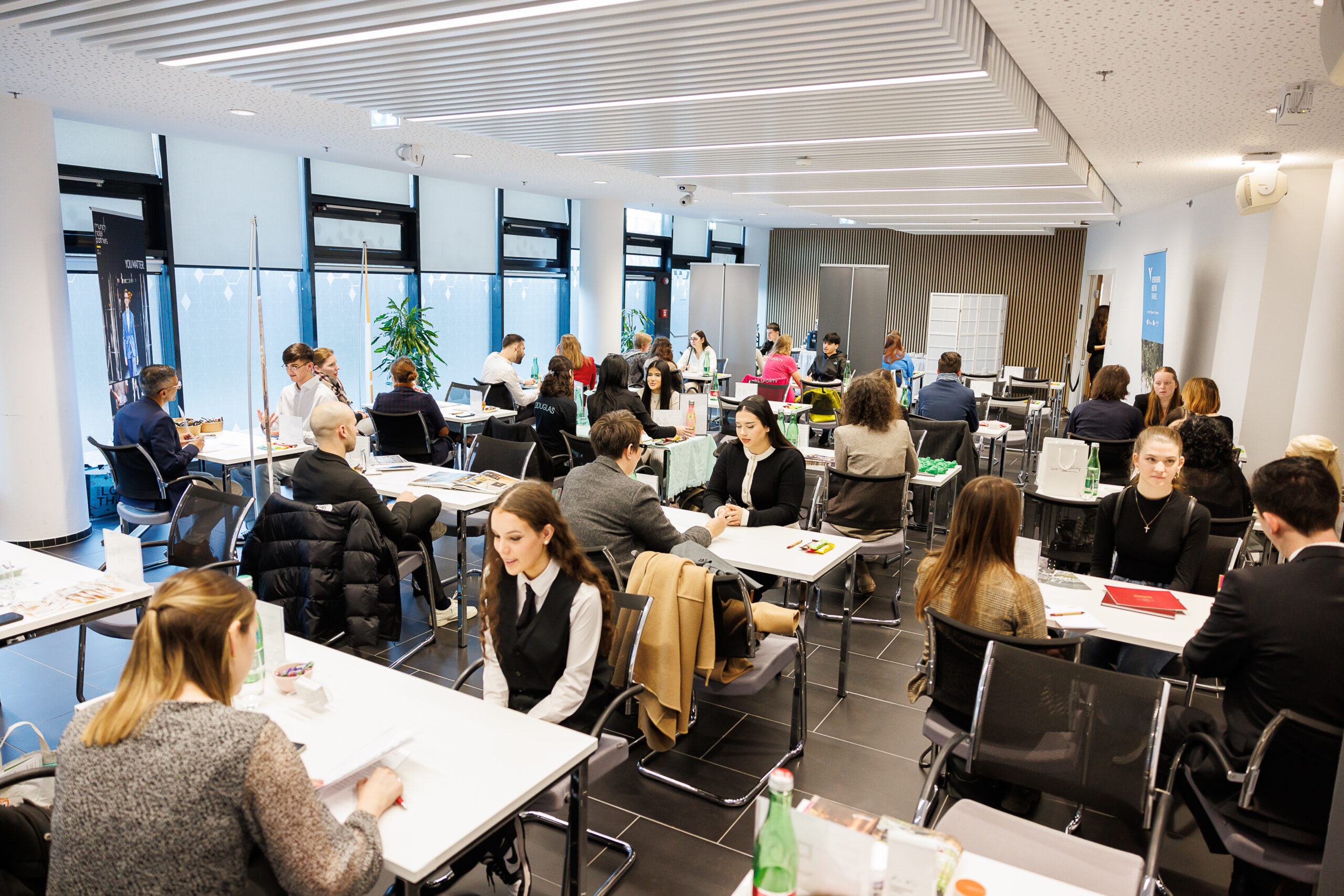 Speed Dating für die neue Lehre: Betriebe und Jugendliche im Austausch