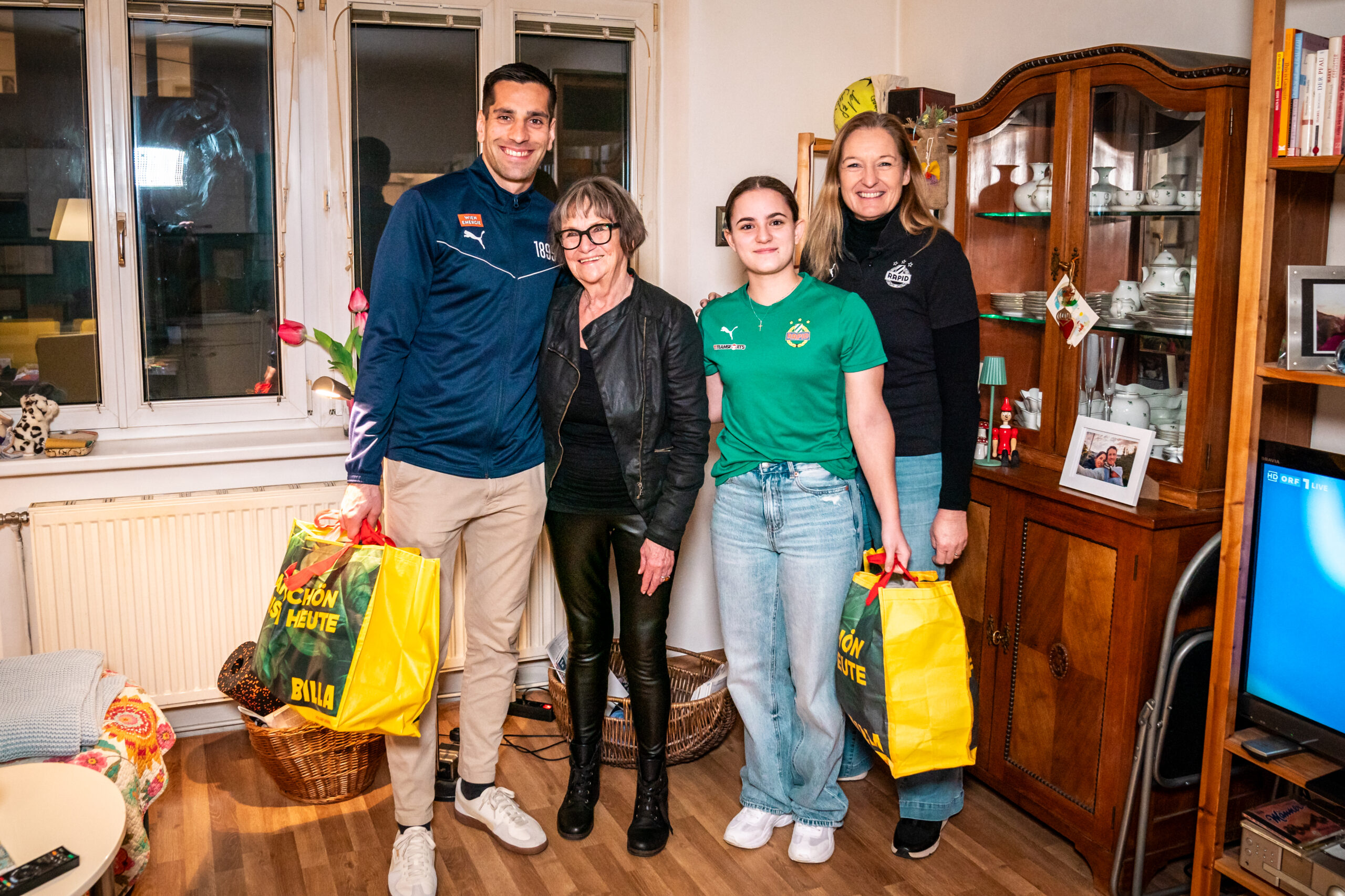 Gruft freut sich über viele Spenden der Rapidler