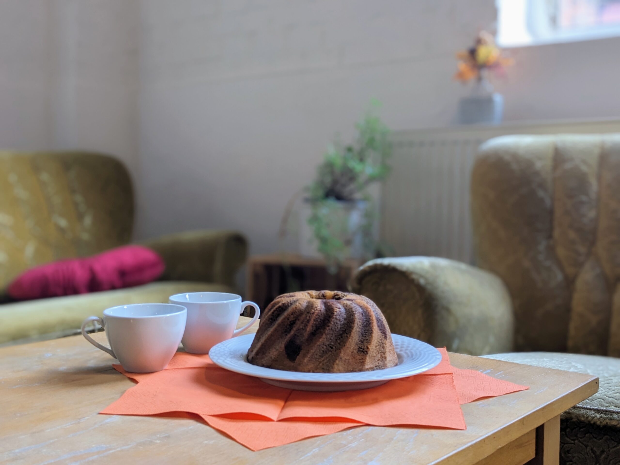 Favoriten: Am Plauder-Tischerl lässt es sich gut reden