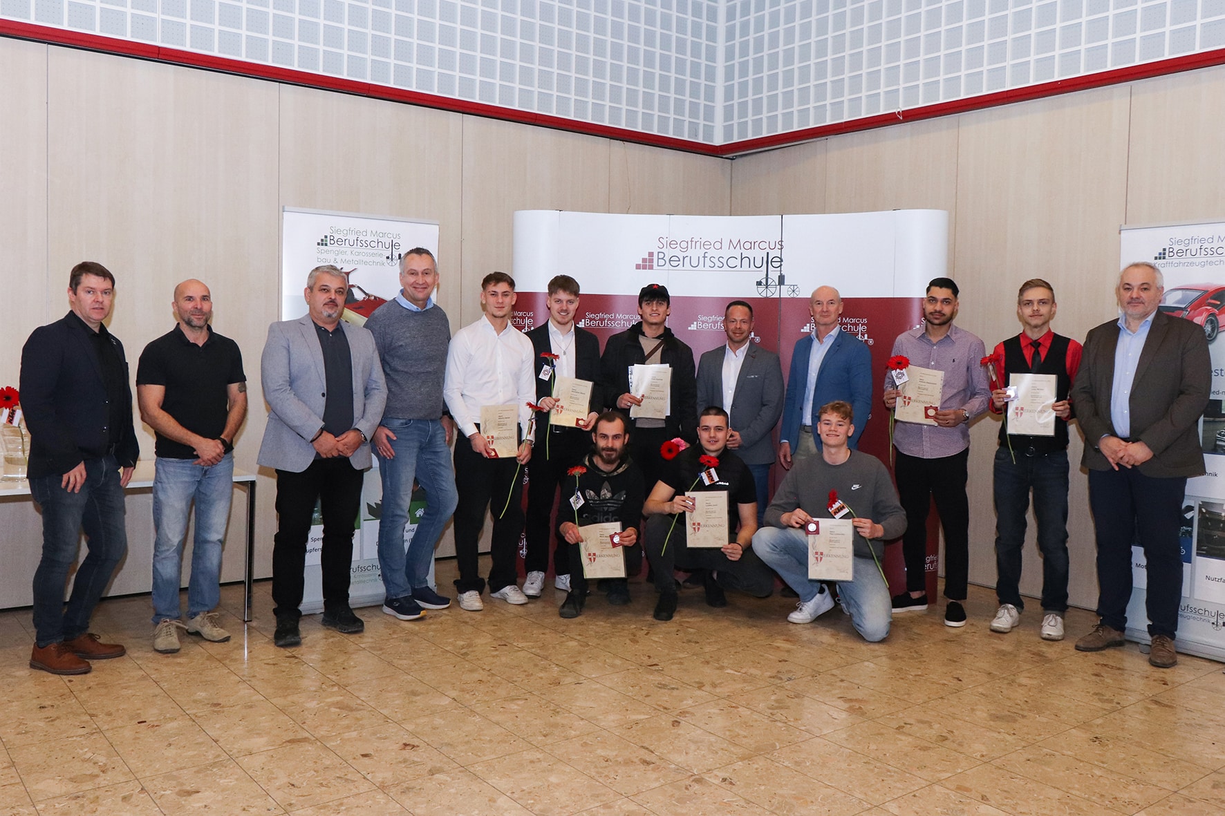 Abschlussfeier: Ehrungen und neue Lehrmittel an Berufsschule