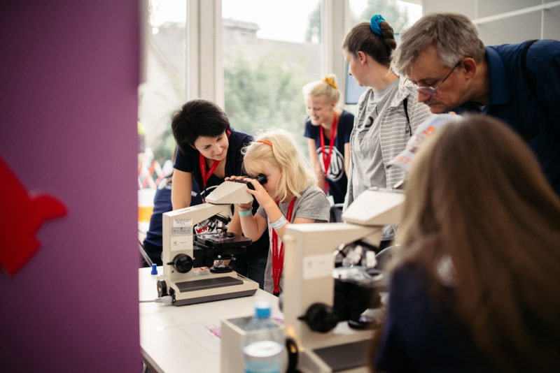 Forschungsfest: Neugier trifft auf Wissenschaft