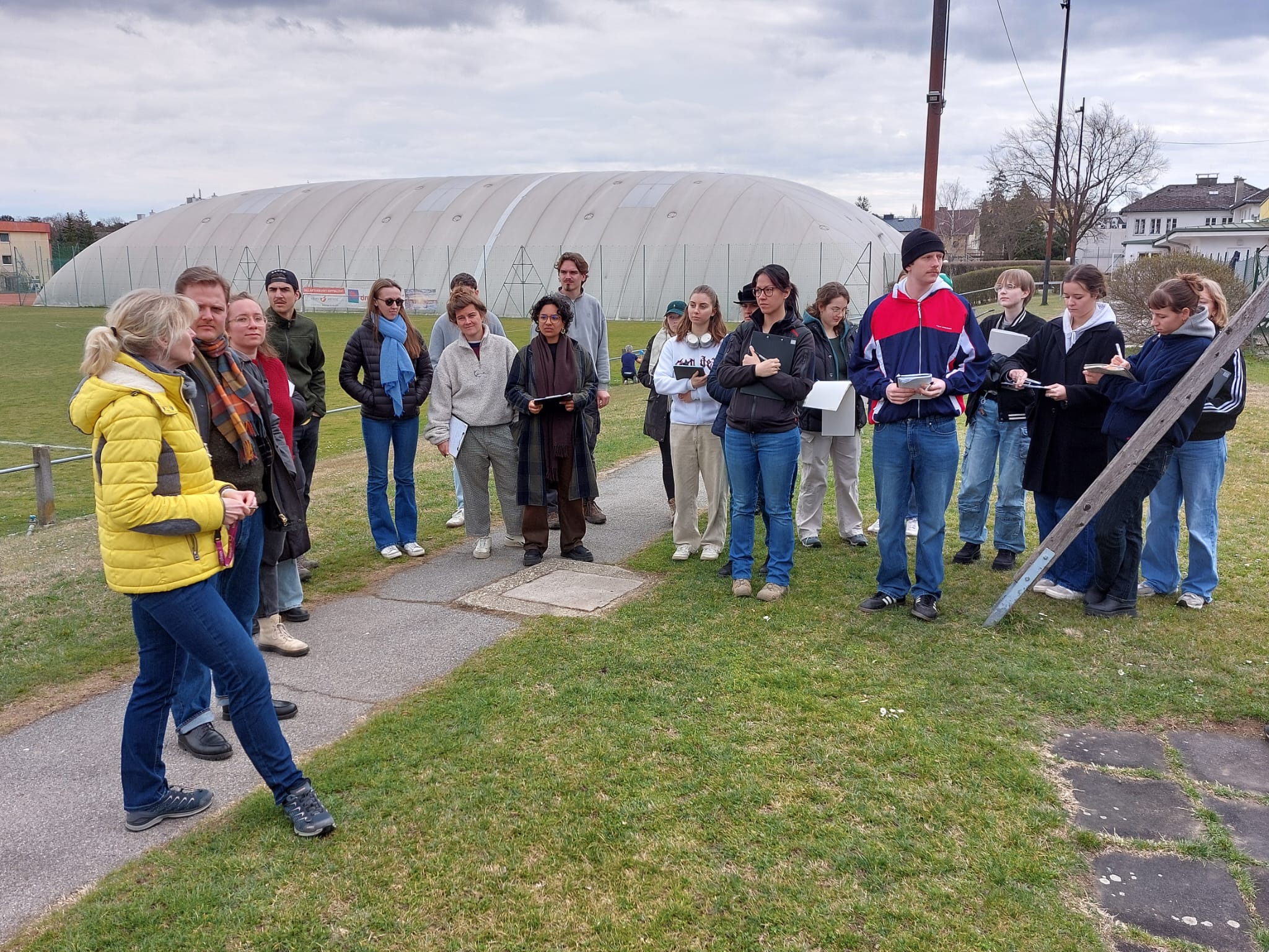 Hietzing: Am Sportplatz in Speising wird geforscht