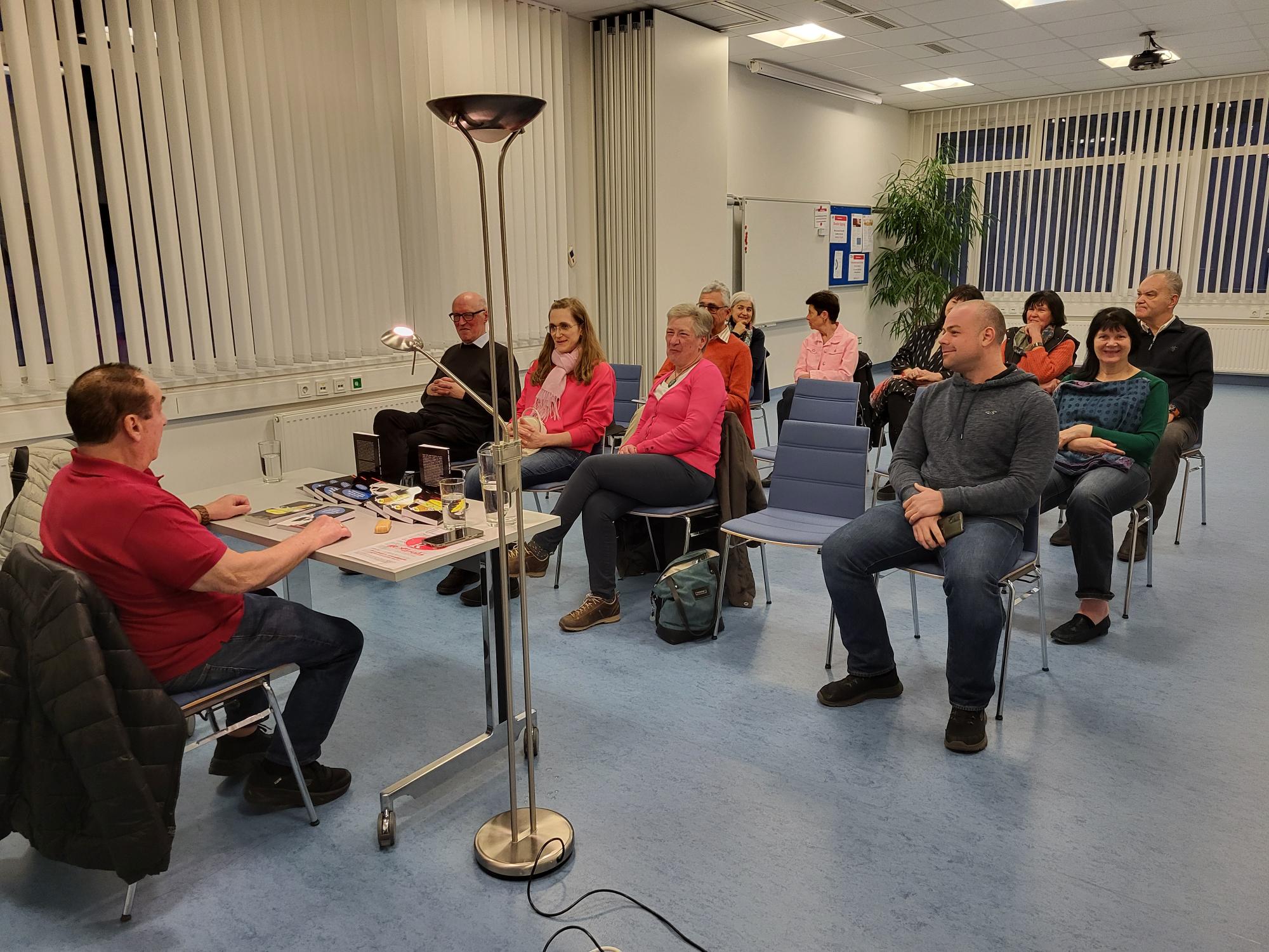 Ex-Kripo-Chef Veith fesselt mit echten Polizei-Geschichten