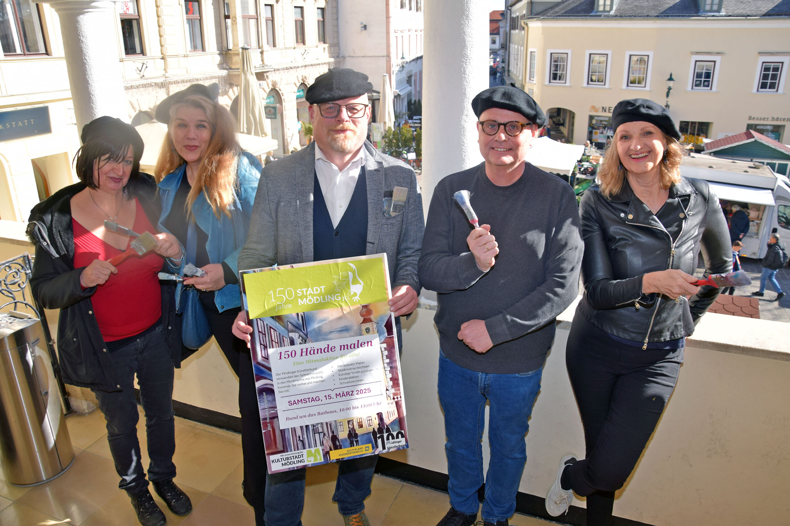 Mitmach-Aktion in Mödling: „150 Hände malen“ am Schrannenplatz