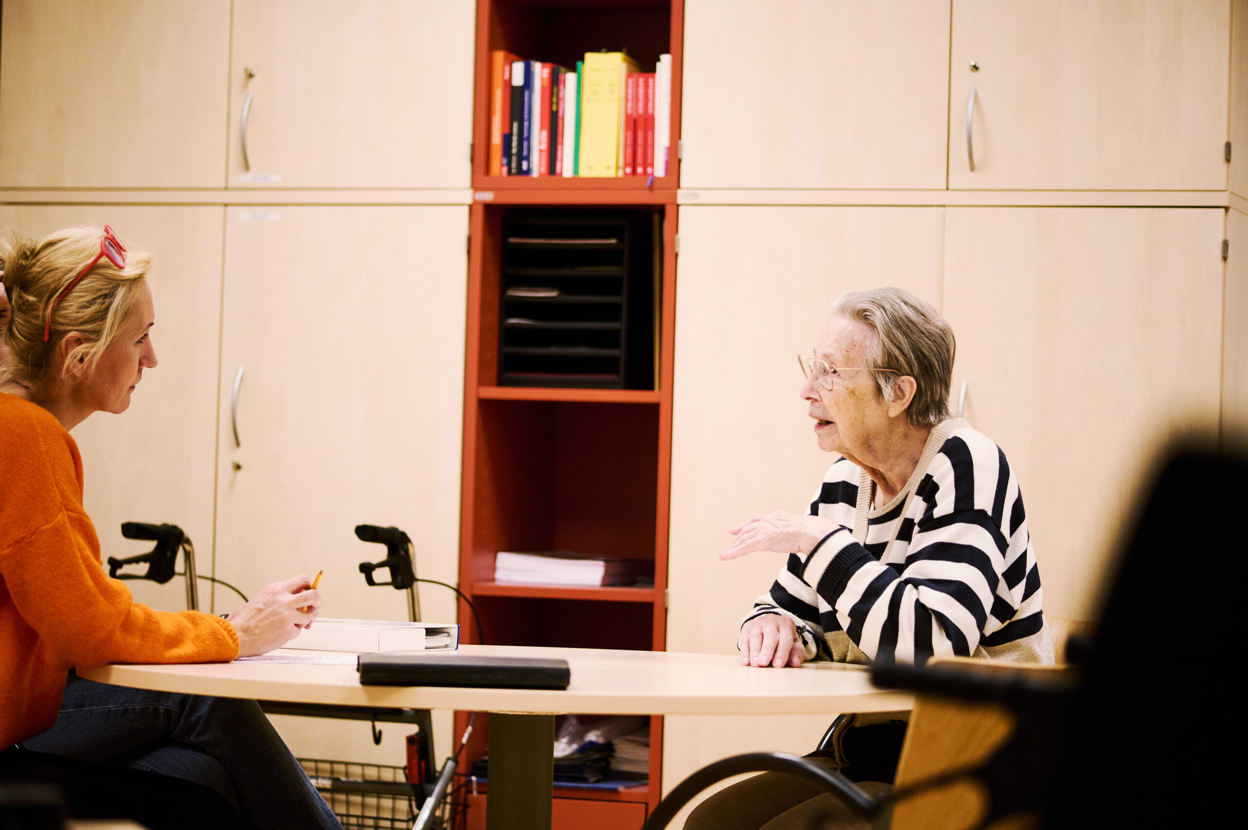 Häuser zum Leben: Sozialarbeit als Brücke zwischen Generationen