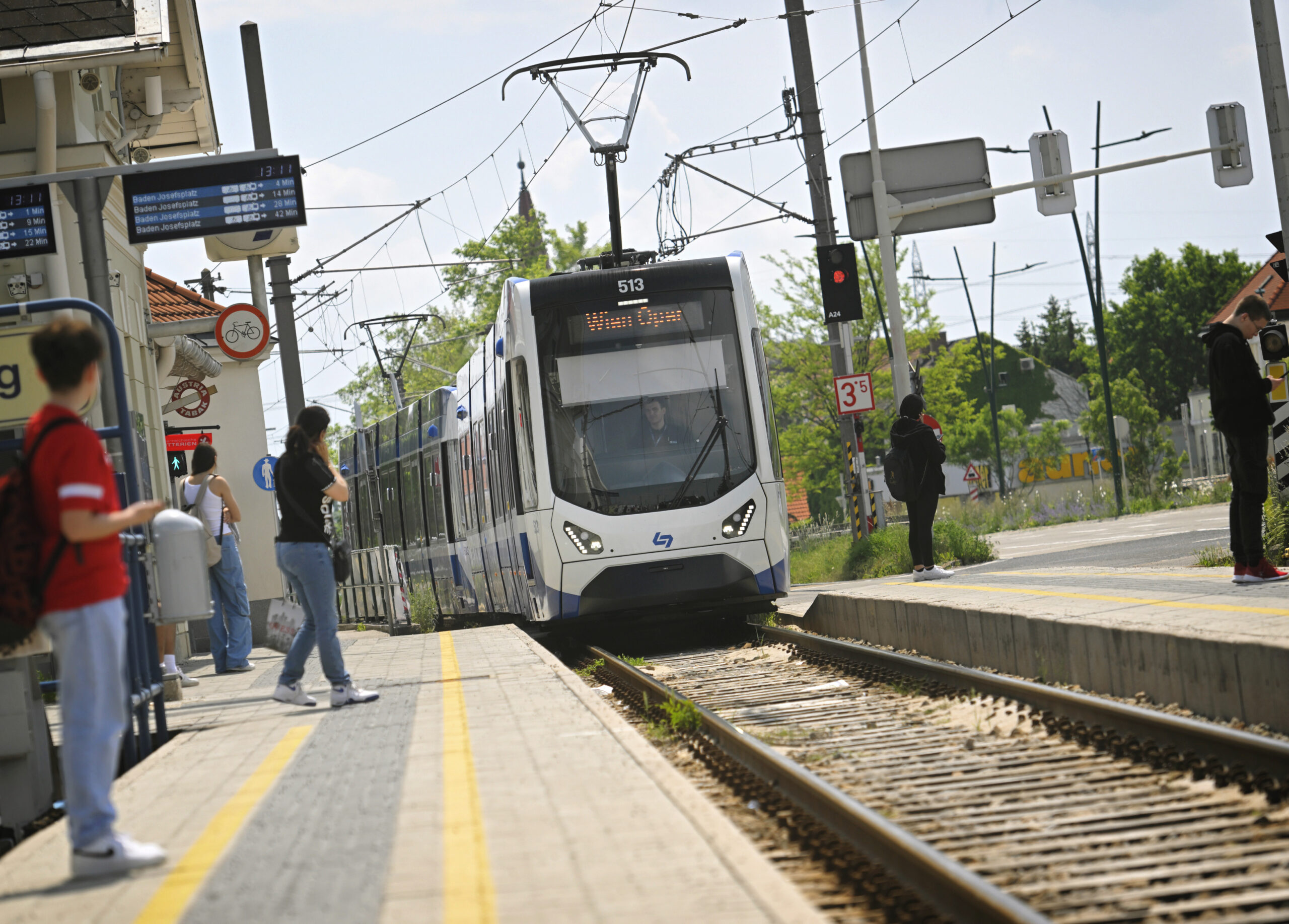 Fahrgast-Befragung: Badner Bahn bekommt Bestnoten