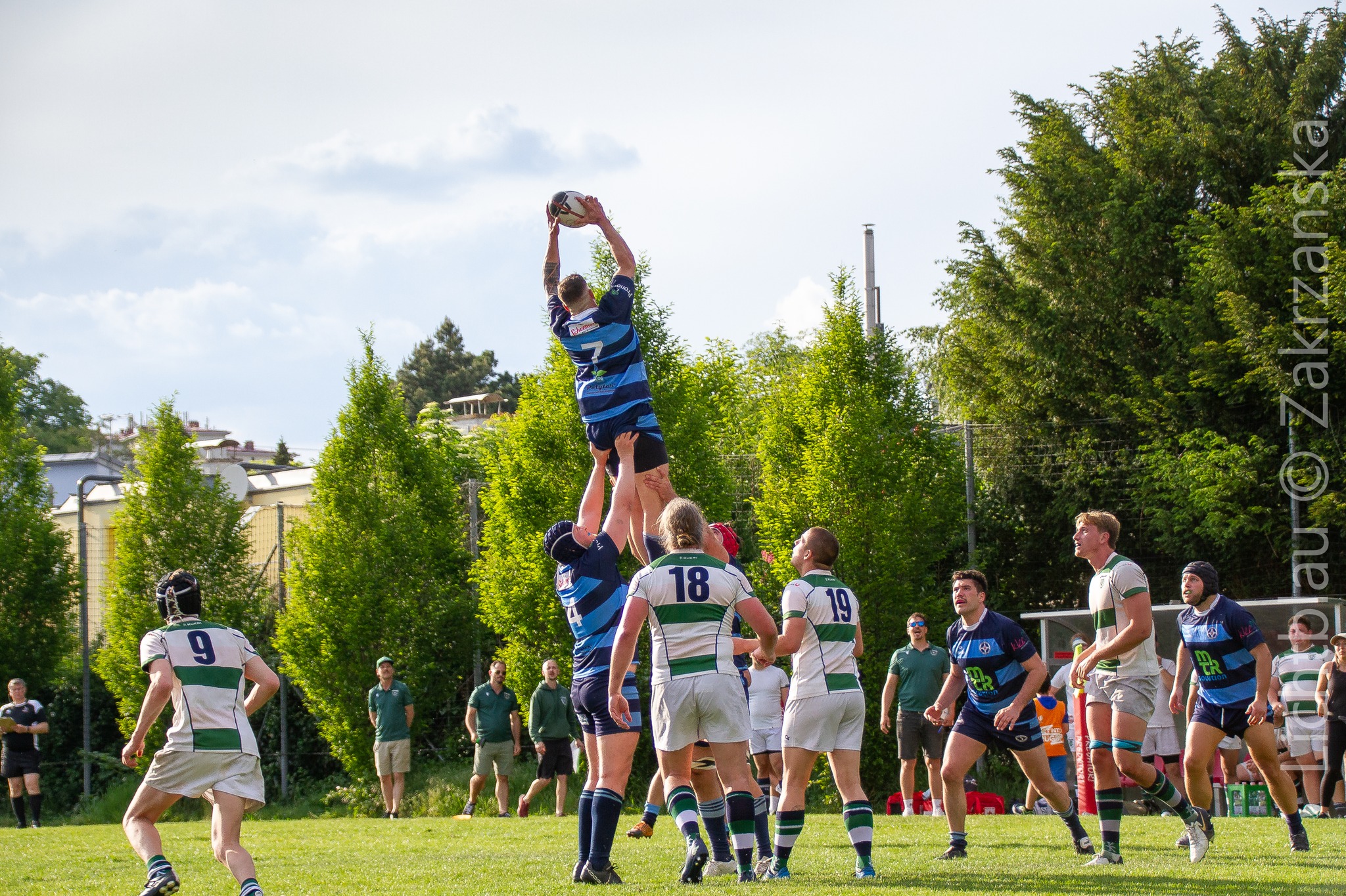 Rugby-Fest in Liesing: Harte Männer und ihre Wuchtel