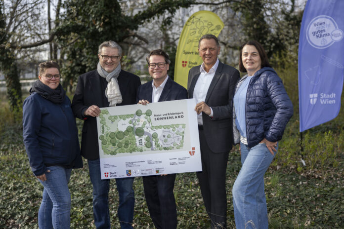 Klimateam mit Stadtrat Jürgen Czernohorszky, Stadtrat Peter Hacker und Bezirksvorsteher Steinhart. Projekt: Naturpark Sonnenland