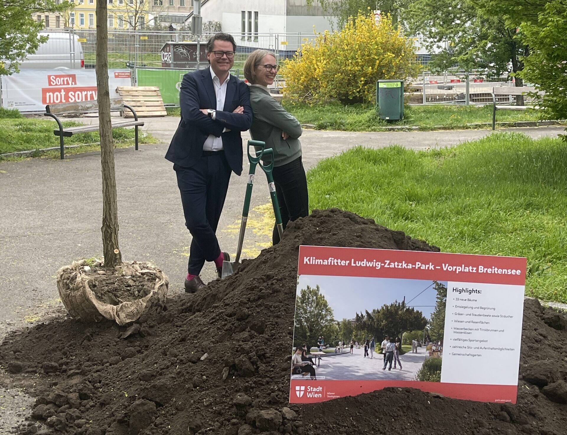 Breitensee: Vorplatz der S45 großzügig umgebaut