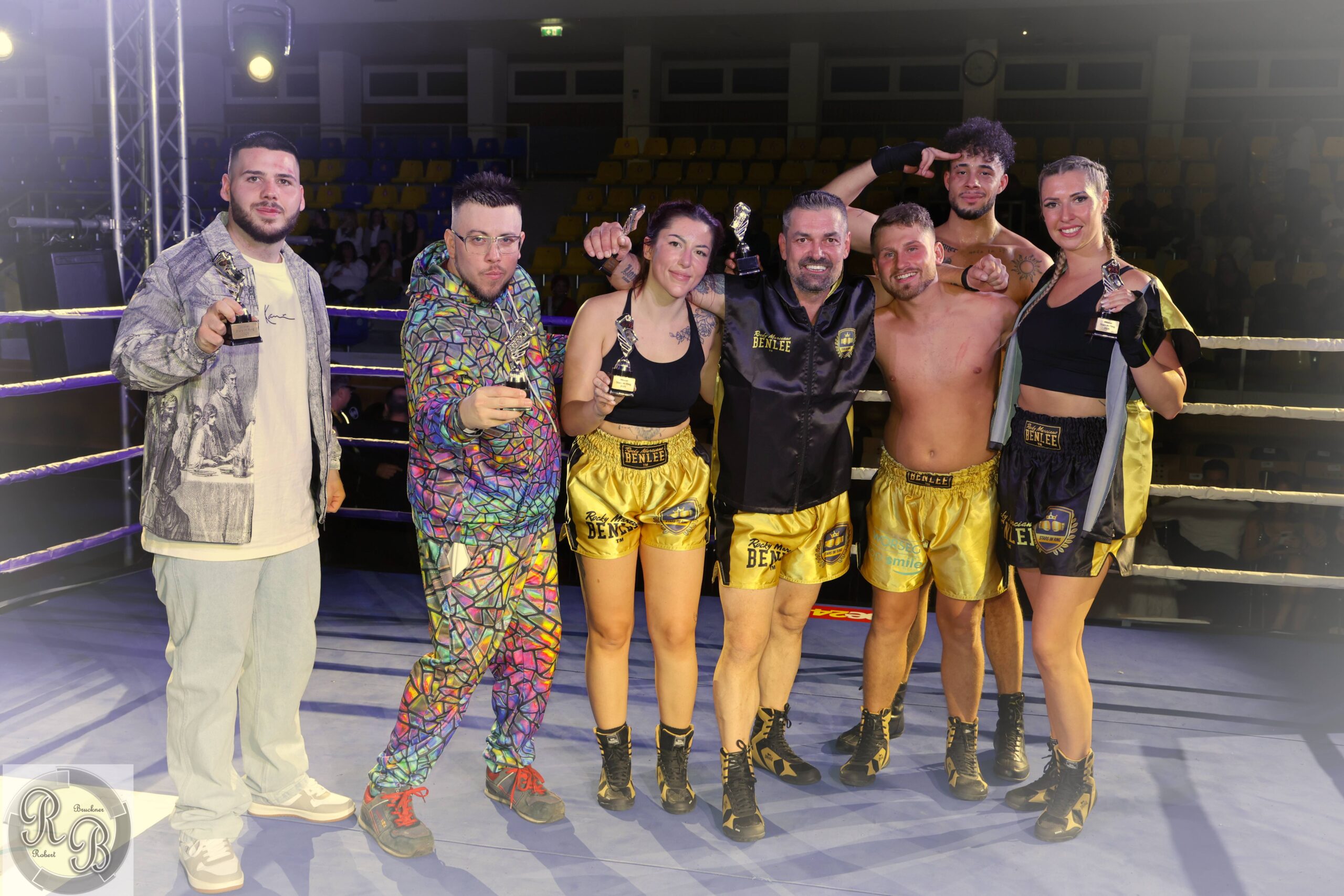 Stars im Ring begeisterte Zuschauer vor Ort und am Bildschirm