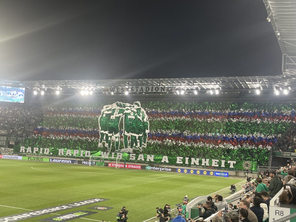 Der Block West ist immer gut gefüllt (Bild: Steiner).