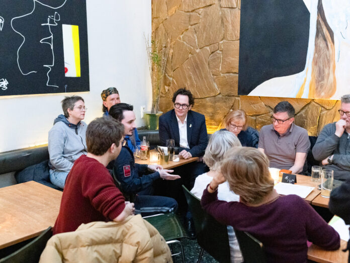 ©Lukas Fuchs | Probleme benennen und Konflikte lösen – dafür steht der „Community-Stammtisch Mahü“.