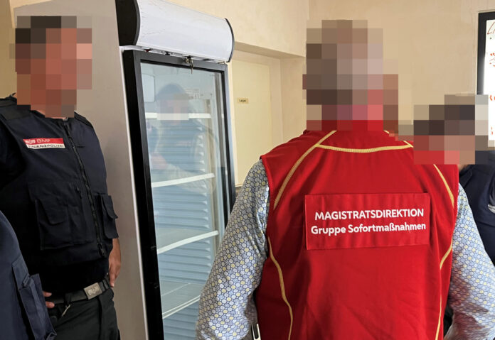Mitarbeiter der Gruppe Sofortmaßnahmen bei einer Kontrolle