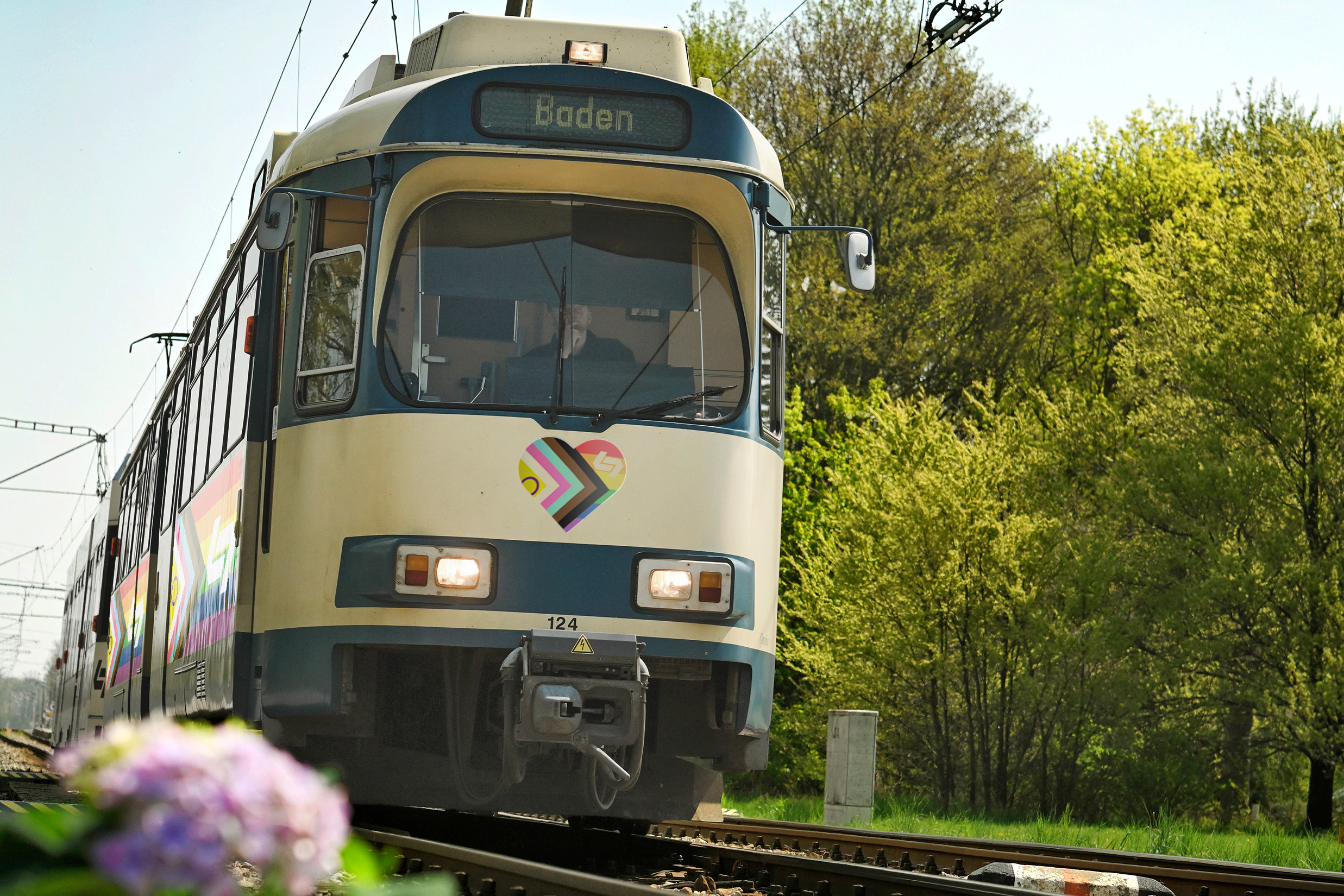 Sonderzug zum Regenbogen: Die Badner Bahn zur Baden Pride