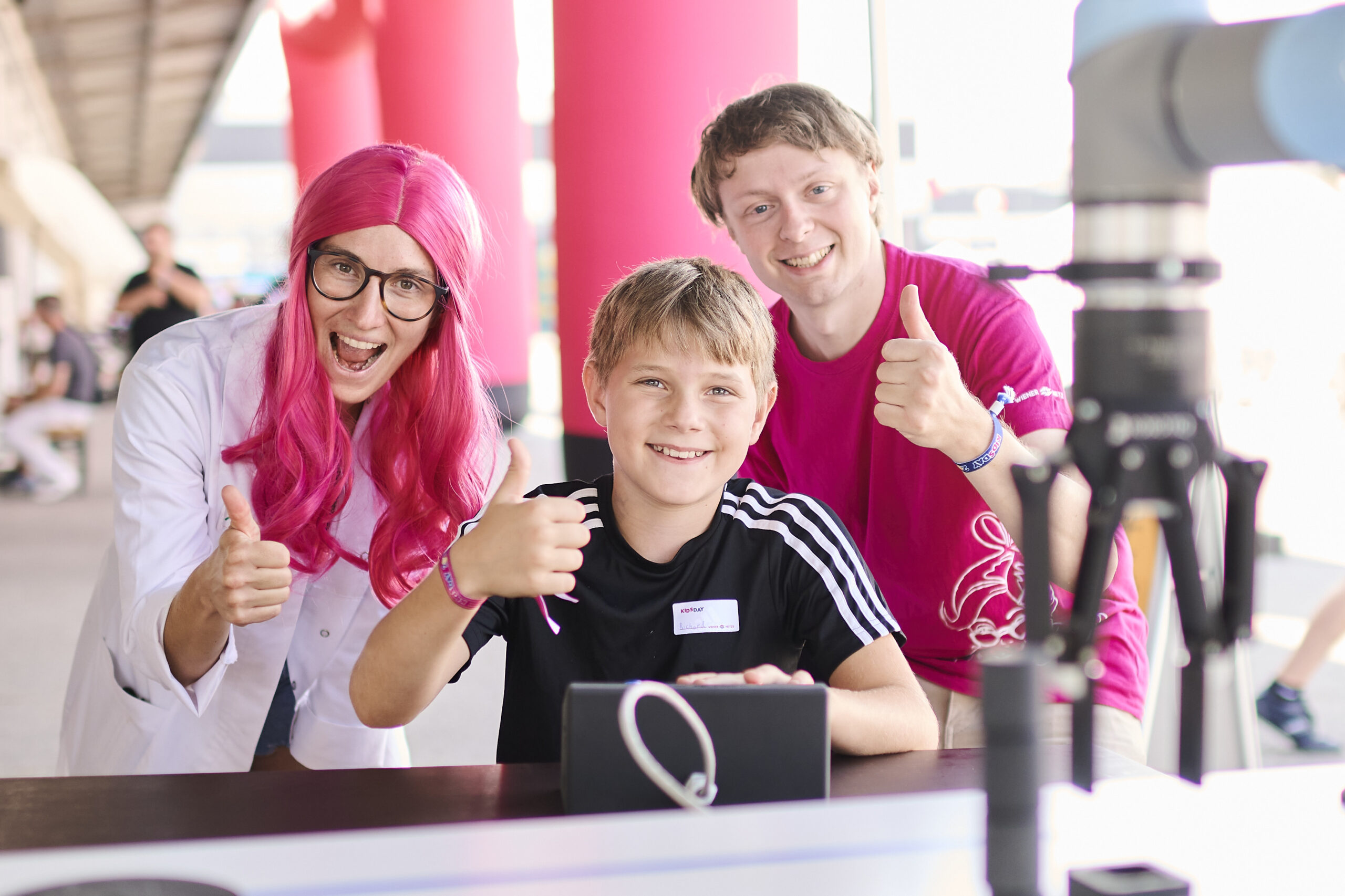 Energische Kinder-Führungen: Blitzgescheit mit Mona Netz